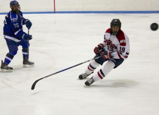 Men’s Hockey Conquers