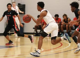 Men’s basketball rolls past Mitchell