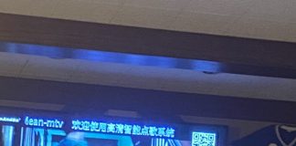 Drag Queen Karaoke Attracts Large Crowd