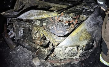 Campus car fire destroys vehicle, damages two others