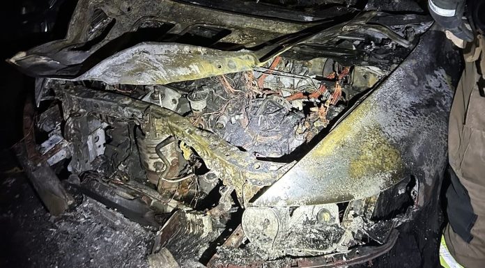 Campus car fire destroys vehicle, damages two others